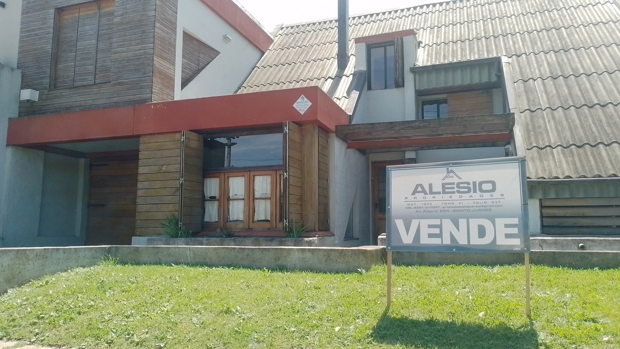 CASA FRENTE PLAZA ISLAS MALVINAS 🏡