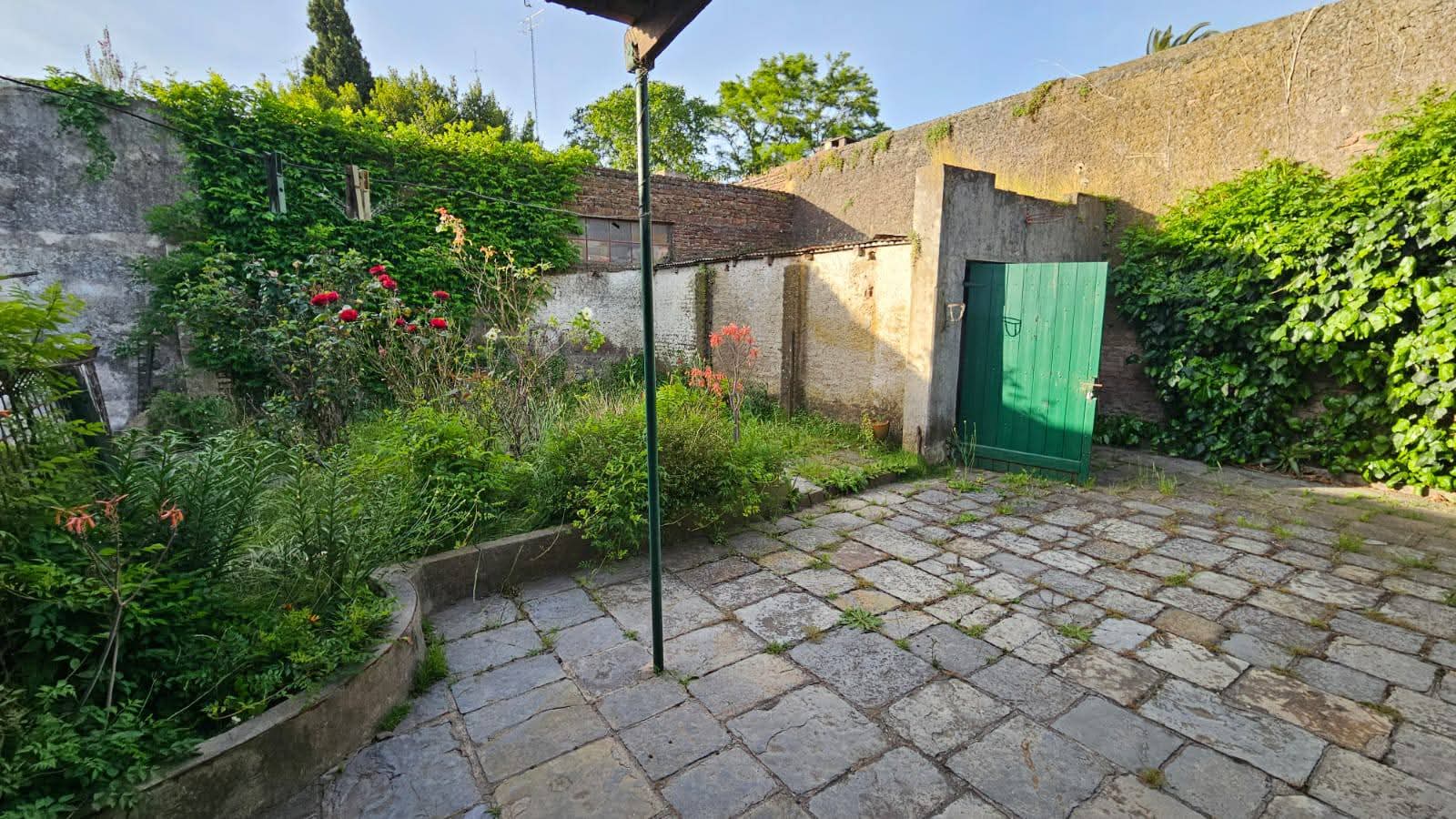 CASA CÉNTRICA CORTE ANTIGUO (MUY BUEN ESTADO) 🏡