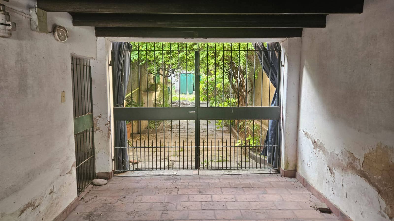 CASA CÉNTRICA CORTE ANTIGUO (MUY BUEN ESTADO) 🏡